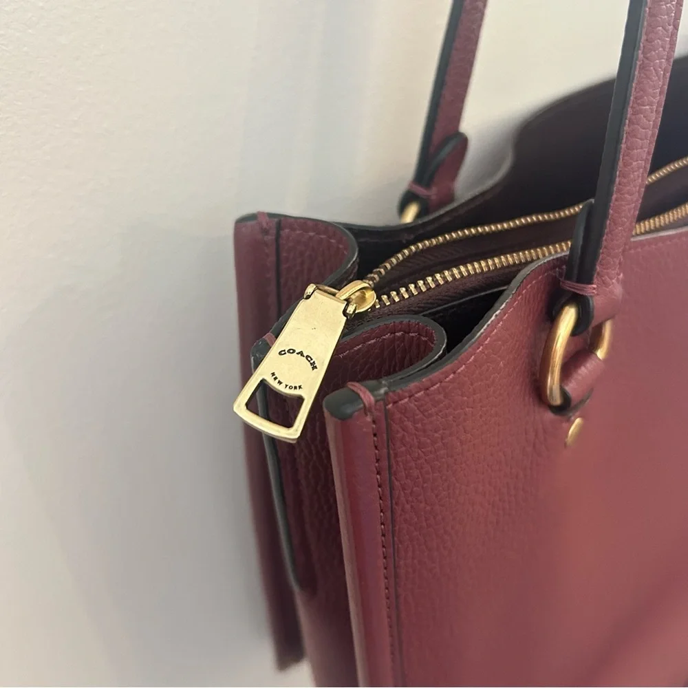 Coach Tyler Carryall Bordeaux color - Picture 7 of 16